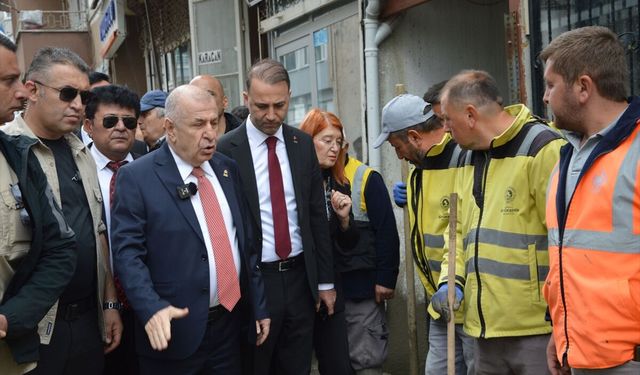 Zafer Partisi Genel Başkanı Özdağ, sel yaşanan Havza'yı ziyaret etti