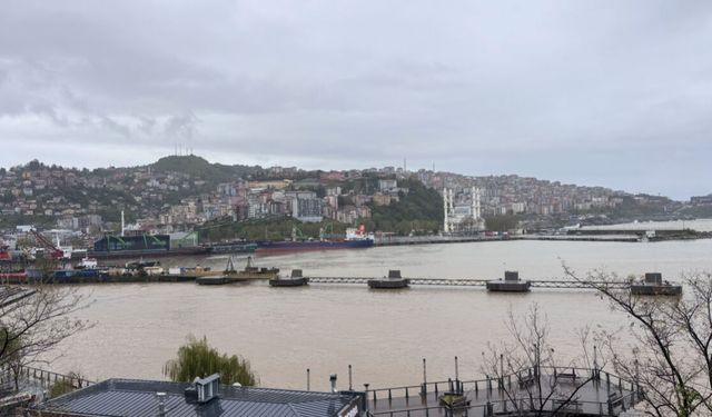 Zonguldak'ta sağanağın ardından denizin rengi değişti