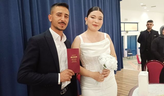 Afyonkarahisar'da nikah dairesinde '06.06.2026' yoğunluğu yaşandı