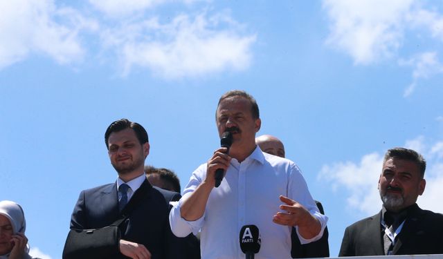 Anahtar Parti Genel Başkanı Ağıralioğlu, Tokat'ın Yolüstü beldesinde seçmenle buluştu