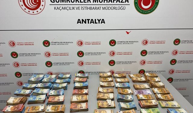 Antalya Havalimanı'nda bebek bezine gizlenmiş 381 bin avro ele geçirildi