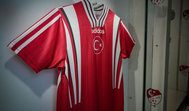 Ay-yıldızlı formanın 'kırmızı-beyaz' tarihi