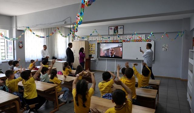 Bakan Tekin, Rizeli ilkokul öğrencilerinin kendisine gönderdikleri mektuplara karşılık verdi