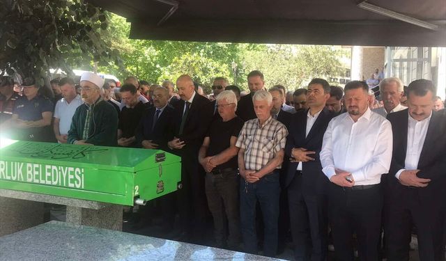 Balıkesir'de çapa makinesinin altında kalarak yaşamını yitiren Fahrettin Şener'in cenazesi toprağa verildi