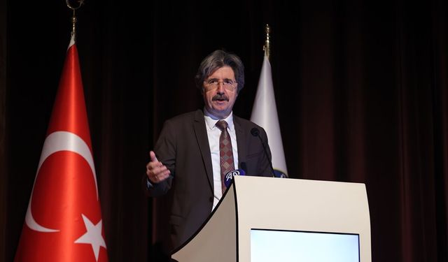 BUÜ'de 'Bağımlılığın Yeni Yüzü: Tütün Endüstrisinin Evrimi' sempozyumu düzenlendi