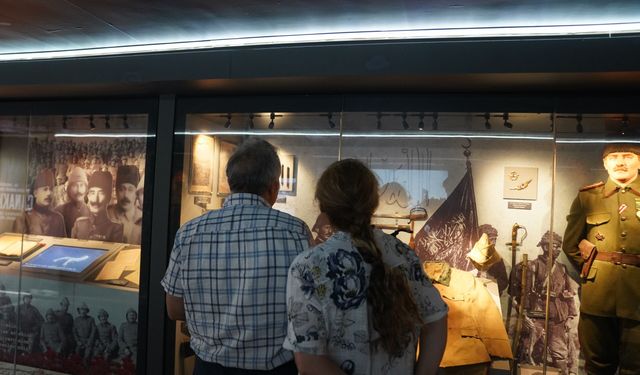 Çanakkale Savaşları Mobil Müzesi kapılarını Avrupa'da ziyaretçilere açtı