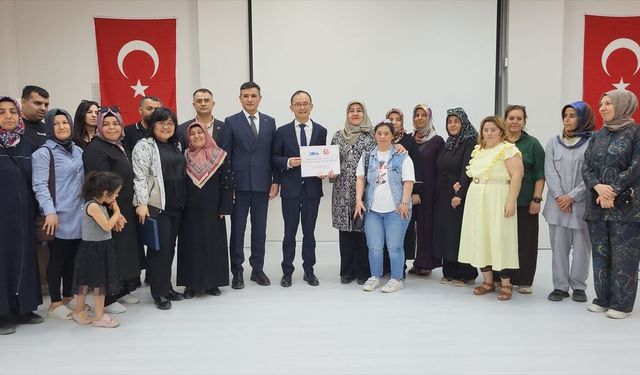 Çin'in Ankara Büyükelçisi Jiang Xuebin, Adıyaman'da depremzedelere yardımda bulundu