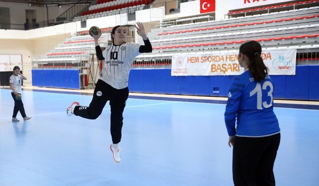 Çocukları dijital ortamdan kurtarmak için kurulan hentbol takımı, 5 yılda 6 derece elde etti