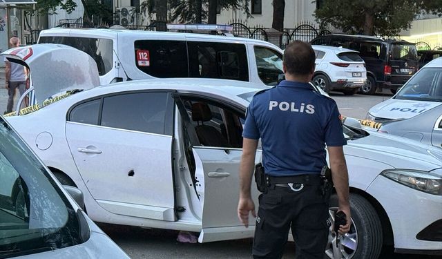 Denizli'de otomobile düzenlenen silahlı saldırıda abla ve kız kardeşi yaralandı