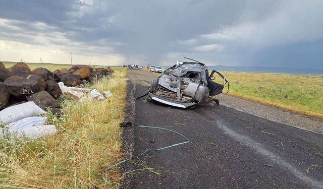 Diyarbakır'da takla atan otomobildeki 1 kişi öldü, 3 kişi yaralandı