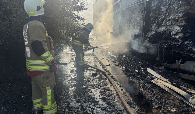 Edirne'de nişasta yüklü tırda çıkan yangın söndürüldü