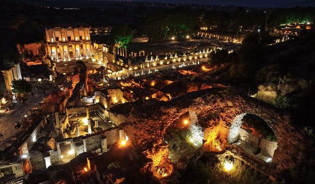 Efes Antik Kenti'nde gece müzeciliği başladı