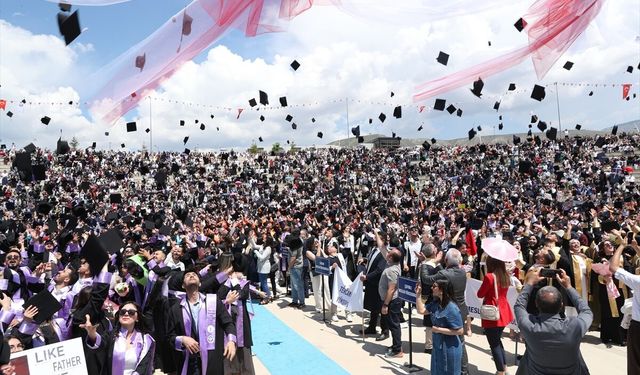 Erzincan Binali Yıldırım Üniversitesi'nde mezuniyet töreni düzenlendi