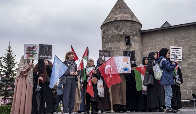 Erzurum'da sağlıkçılar Gazze için sessiz yürüyüşlerini 134. haftada sürdürdü