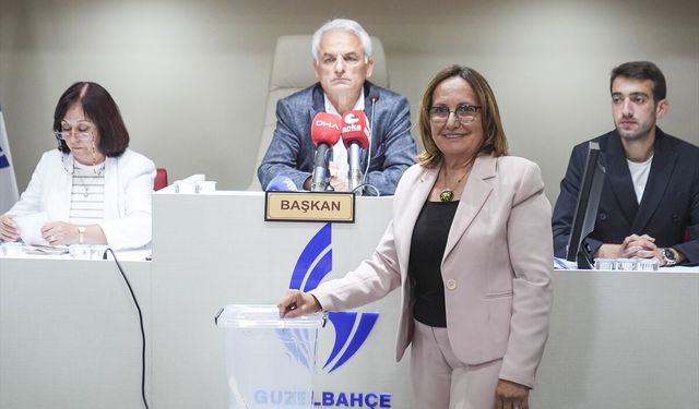 İzmir'de Güzelbahçe Belediye Başkan Vekili Ayşe Akın oldu