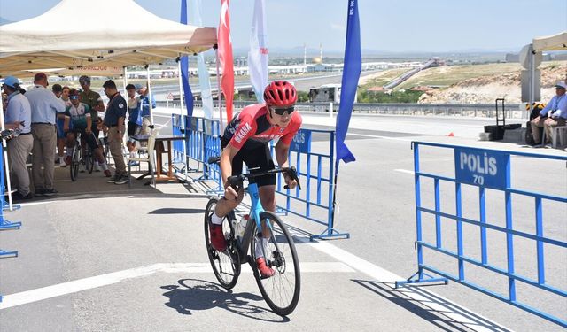 Karaman'da Okul Sporları Bisiklet Yıldızlar ve Gençler Türkiye Birinciliği yarışları başladı