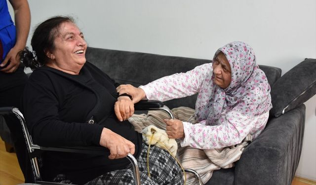 KKTC'de yaşayan kadın annesiyle 30 yıl sonra kavuştu