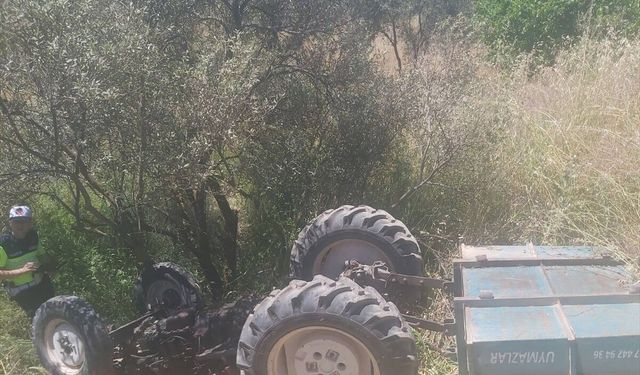 Manisa'da devrilen traktörün sürücüsü öldü