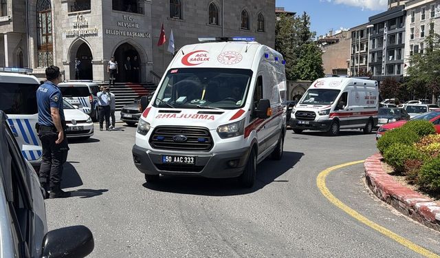 Nevşehir'de yol verme tartışmasında kaldırımda bekleyen esnaf silahla yaralandı