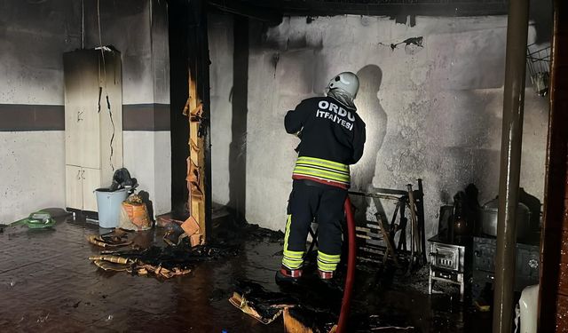 Ordu'da cami lojmanında çıkan yangında 1 kişi yaralandı, 3 kişi dumandan etkilendi