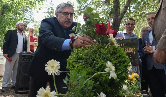 Şair Abdurrahim Karakoç vefatının 14. yılında kabri başında anıldı