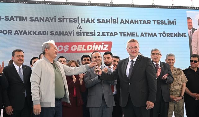 Sanayi ve Teknoloji Bakanı Kacır, Gaziantep'te temel atma ve anahtar teslim törenlerine katıldı:
