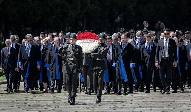 Sayıştay Başkanı Yener ve beraberindeki heyet Anıtkabir'i ziyaret etti