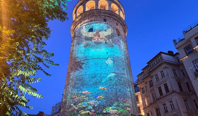 Sıfır Atık Haftası kapsamında Galata Kulesi'nde mapping gösterisi yapıldı