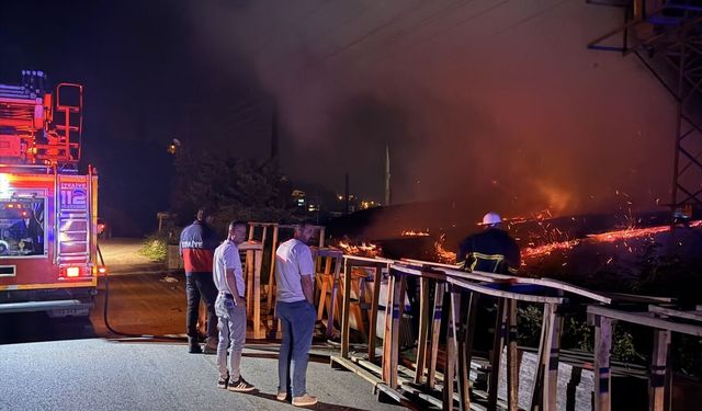 Sinop'ta fabrikanın depo bölümünde çıkan yangın hasara neden oldu