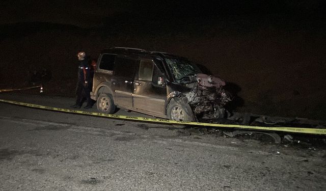 Sivas'taki trafik kazasında 3 kişi hayatını kaybetti, 2 kişi yaralandı