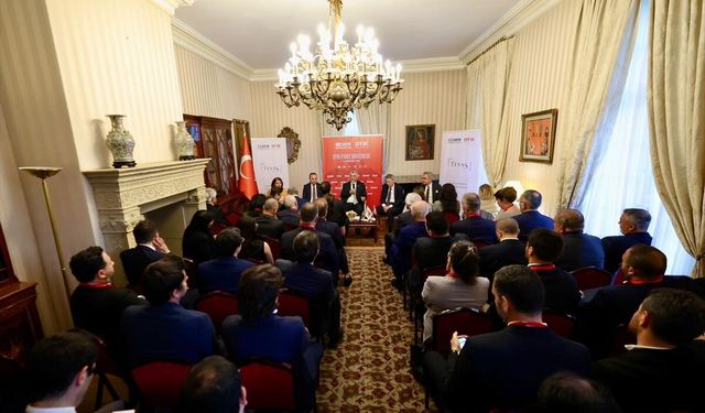 Ticaret Bakanı Bolat, Paris'te Türk iş insanlarıyla görüştü: