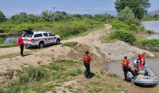 Tokat'ta Kelkit Çayı'na düşen genci arama çalışmaları 10. gününde sürüyor