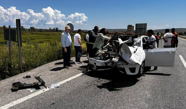 Yozgat'ta traktörle otomobilin çarpışması sonucu 2 kişi yaralandı