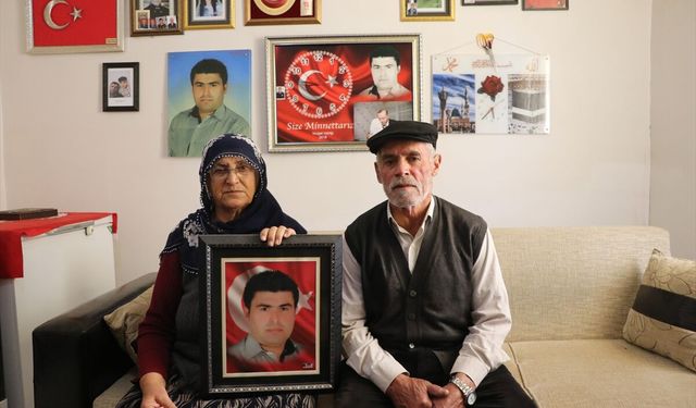 15 TEMMUZ DEMOKRASİ ZAFERİNİN 10. YILI - Şehit oğullarının anısını evlerinde oluşturdukları özel odada yaşatıyorlar