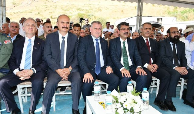 Bakan Bak Batman'da 'Şeyh Hevinda Çivi Çakma Töreni'nde konuştu: