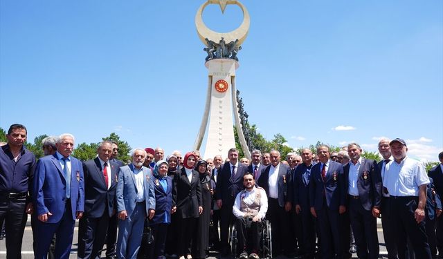 Cumhurbaşkanı Yardımcısı Yılmaz, 15 Temmuz Şehitler Anıtı'ndaki törene katıldı