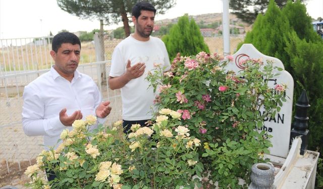 FETÖ'NÜN 15 TEMMUZ DARBE GİRİŞİMİNİN 10. YILI - Diyarbakır'da Çoban ailesi 15 Temmuz şehidini özlemle yad ediyor