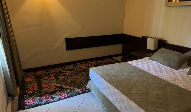 FETÖ'NÜN 15 TEMMUZ DARBE GİRİŞİMİNİN 10. YILI - Marmaris'te darbecilerin saldırdığı otel odasındaki izler 10 yıldır muhafaza ediliyor