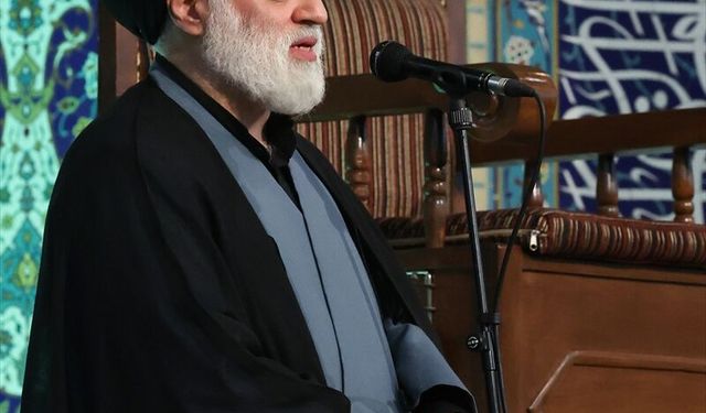 İran'ın eski lideri Hamaney için Tahran'da anma töreni düzenlendi