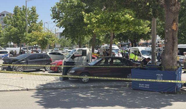 Konya'da taksinin çarptığı anne ve kızı hayatını kaybetti