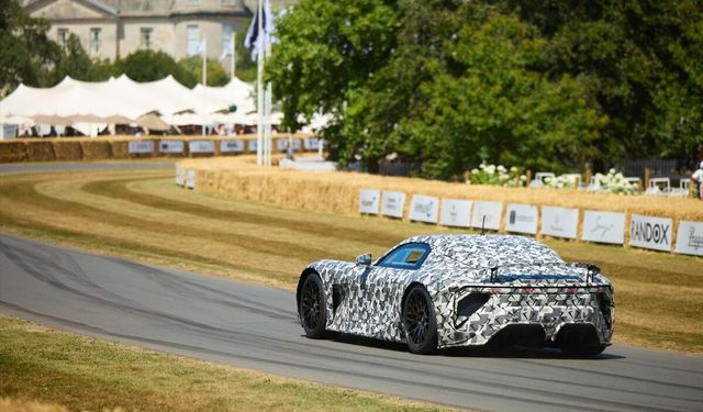 Lexus, LFA Concept ile Goodwood'da gösteri sürüşü yaptı
