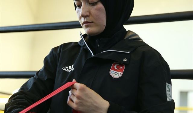Milli boksör Esmanur Lök, Akdeniz Oyunları'nda şampiyonluk için yumruk sallıyor