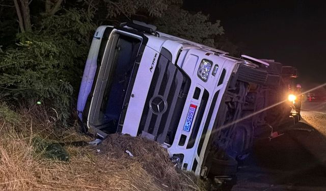 Tekirdağ'da devrilen tırın sürücüsü öldü