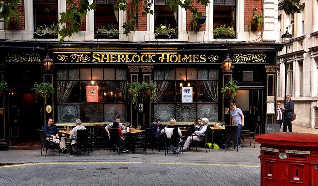 Londra'nın publarında ayakta içki dönemi bitebilir