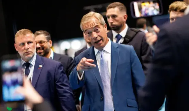 Reform UK’de 500 Bin Sterlinlik Bağış Krizi: İki Yetkili Görevden Ayrıldı