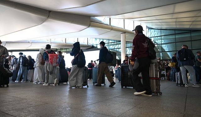 Hava trafik kontrol arızası uçuşları vurdu