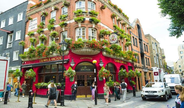 Londra’nın gece hayatında yeni pub tartışması