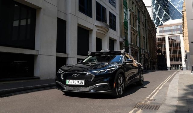 Londra’da sürücüsüz taksi dönemi başladı