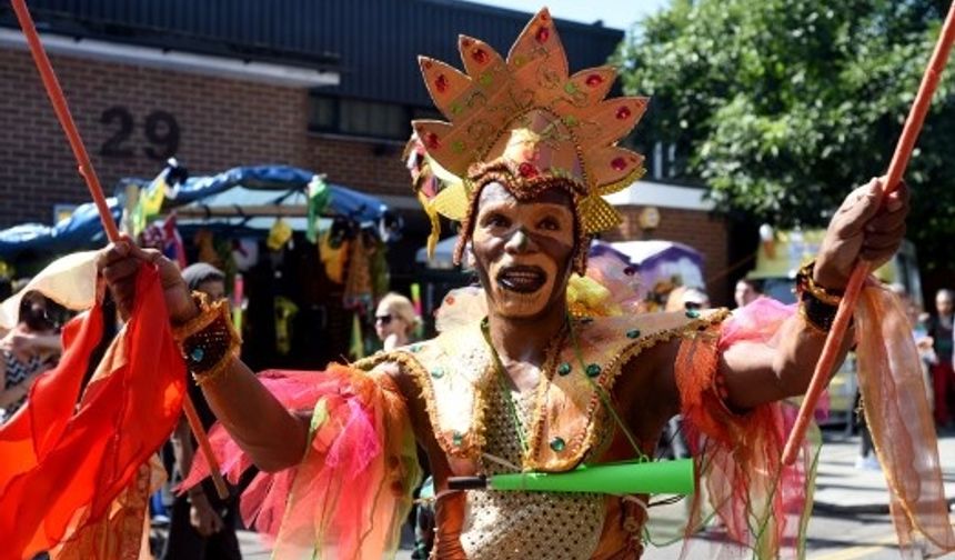 Londra'nın ünlü "Notting Hill Karnavalı" başladı