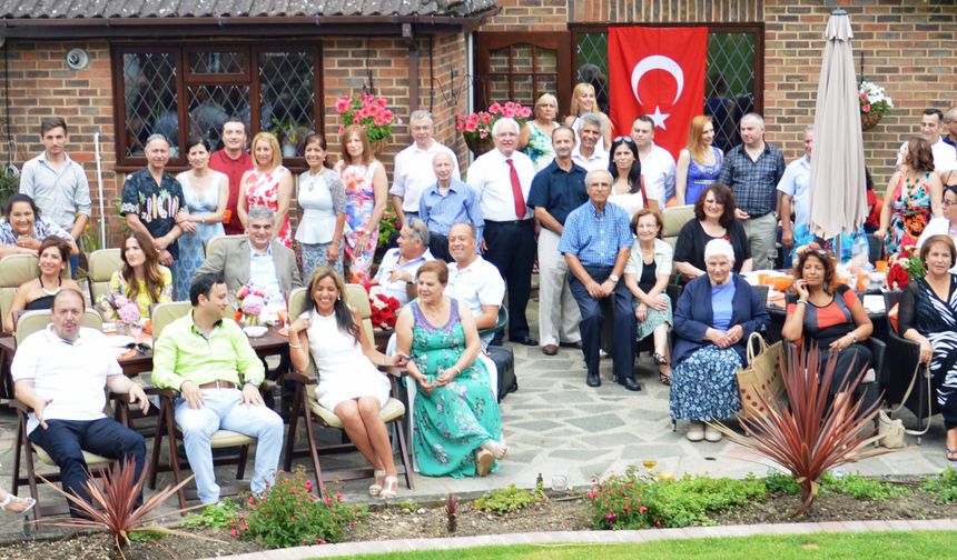 Güney Londrada   Barış Harekatının   40ıncı yılı kutladı